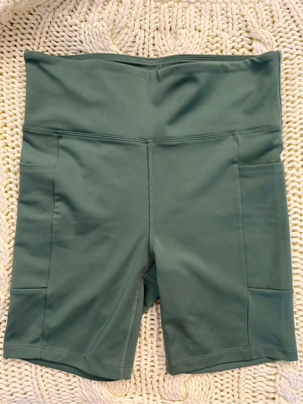 High-Waist Women's Yoga Pocket Shorts- Green